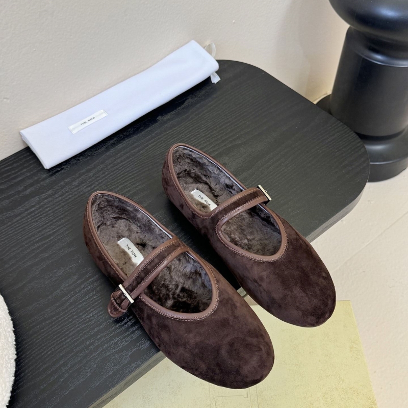 The R0w flat shoes